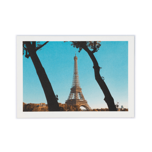 Carte double - La Tour Eiffel Encadrée par deux arbres
